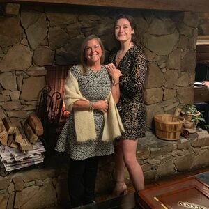 Meet your Poshers, Laura and Syd